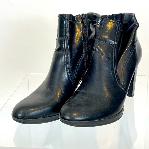 BLACK BOOTIE HEEL - Picture 1 of 6